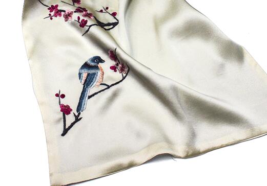丝巾LOGO标志刺绣